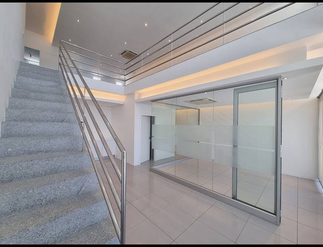 2,111M² OFFICE FOR SALE IN LAGOON BEACH